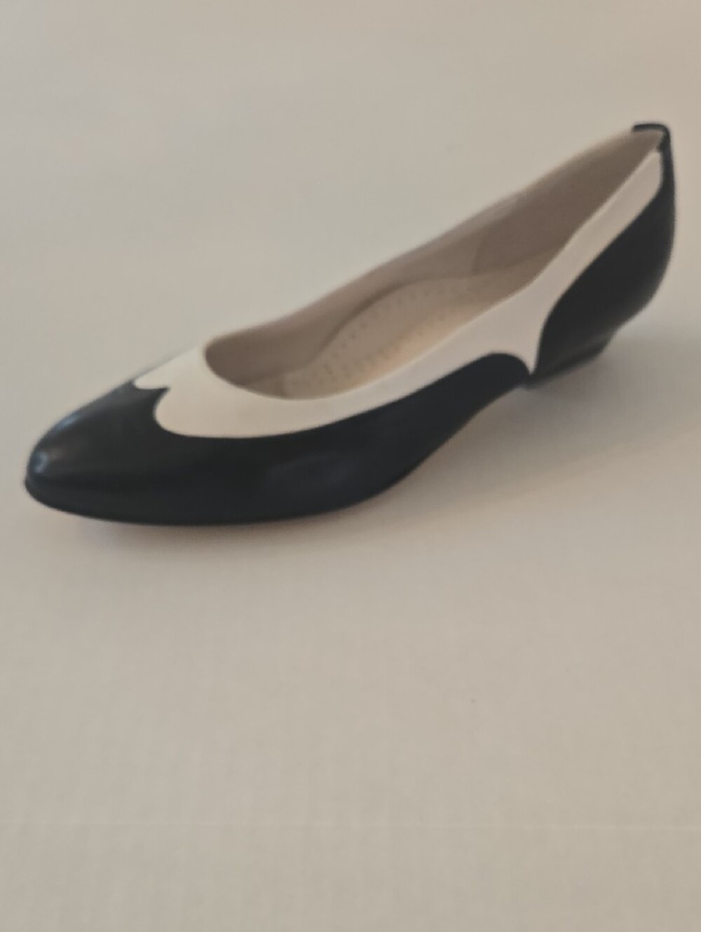 BALLY Made in Itaky Black and White Leather Heeled Pumps
